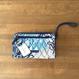 Vera Bradley RFID Front Zip Wristlet in Santiago